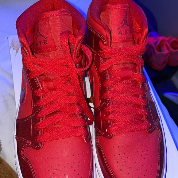 Red Nike air Jordan size 8 worn once the popular ones that sell out in minutes - Picture 3 of 4